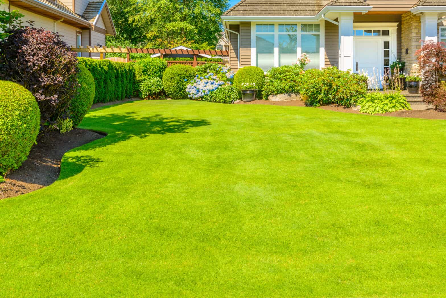 Before and after affordable lawn mowing Melbourne